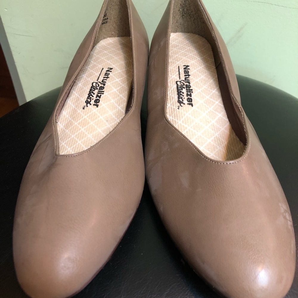Tan Naturalizer Classics